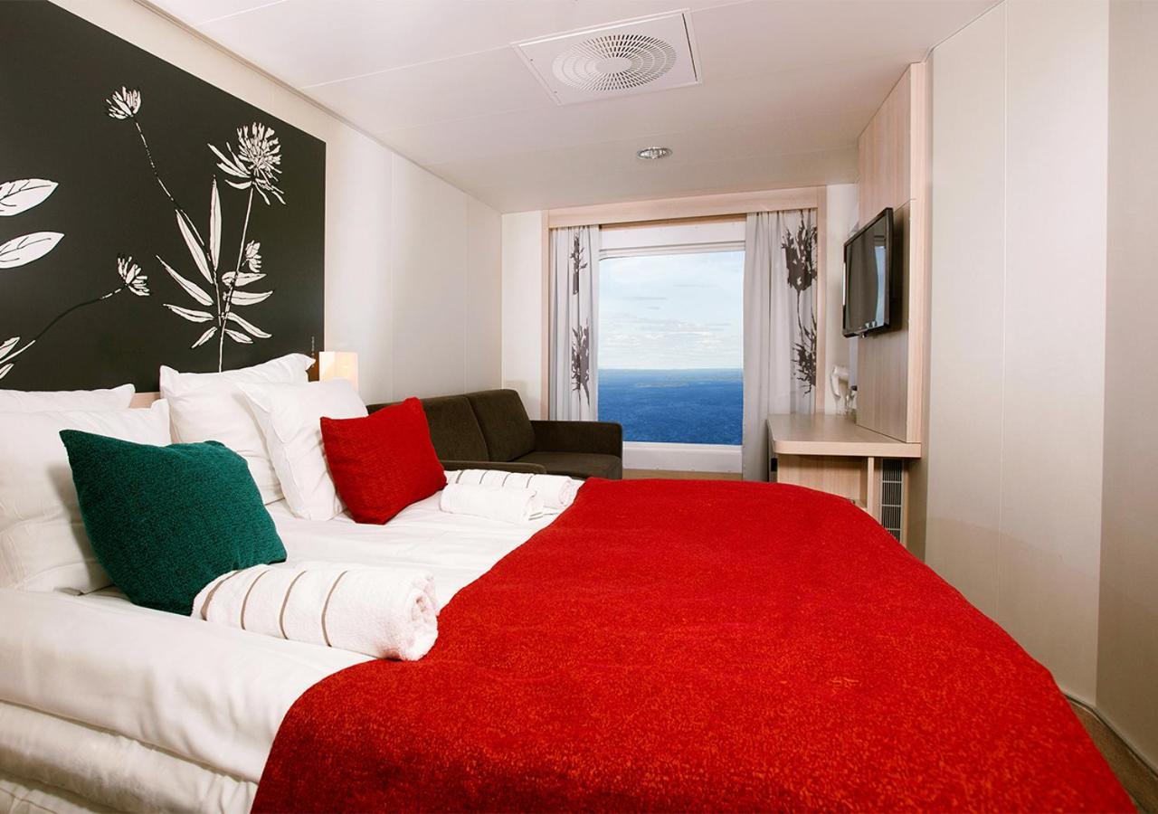 Viking Line Ferry Viking Grace - One-Way Journey From Turku To Stockholm Hotell Rom bilde